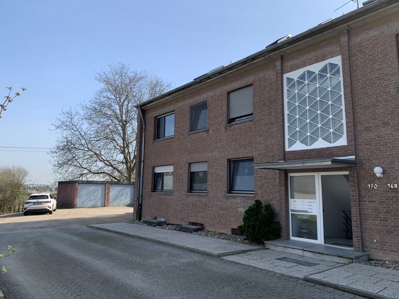 Garage im Hinterhof eines gepflegten Mehrfamilienhauses in Rheinberg-Borth